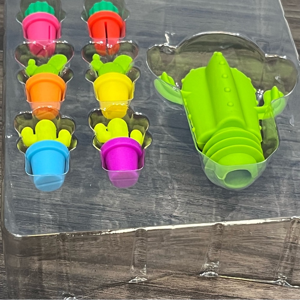 True Zoo Cactus Themed 6 Silicone Drink Charms And Bottle Stopper New Open Box - Picture 13 of 15